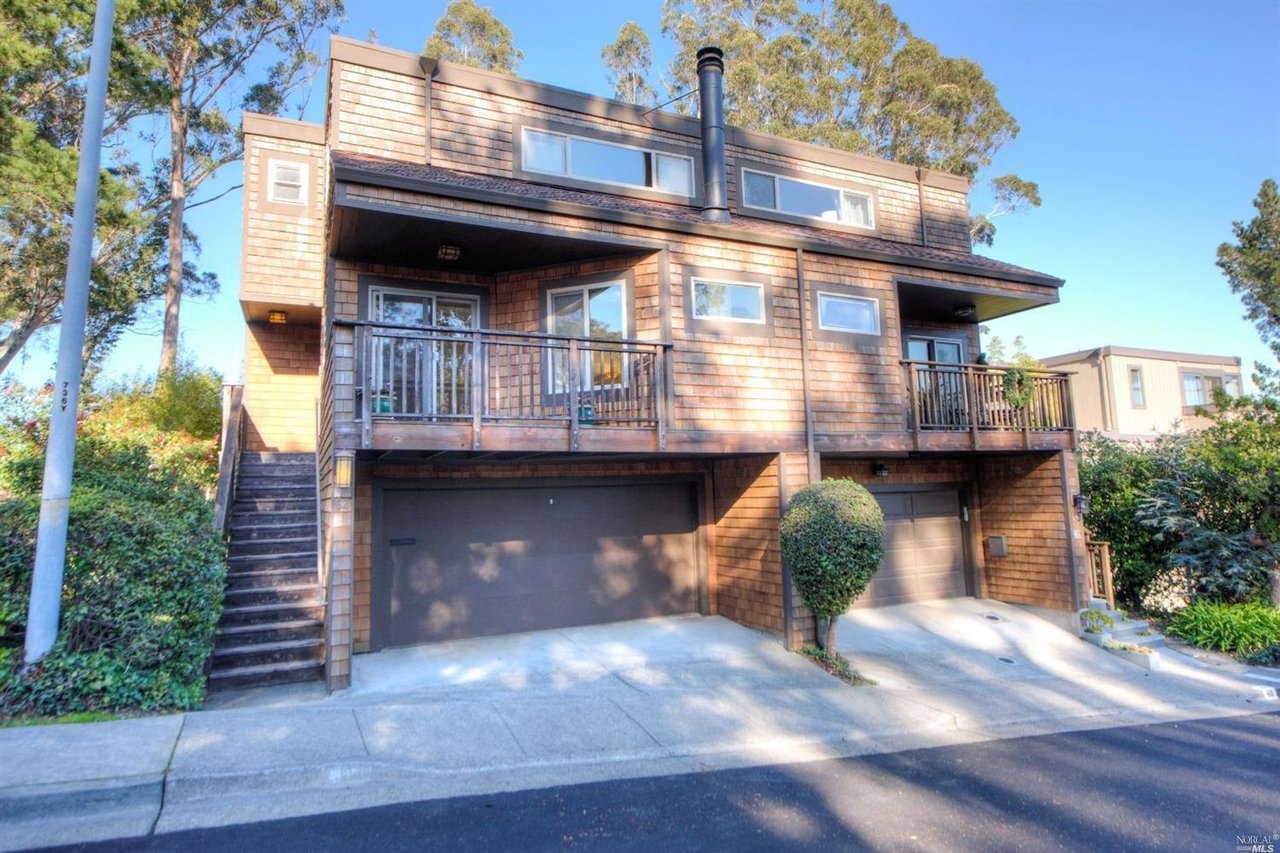 62 Lincoln Dr
