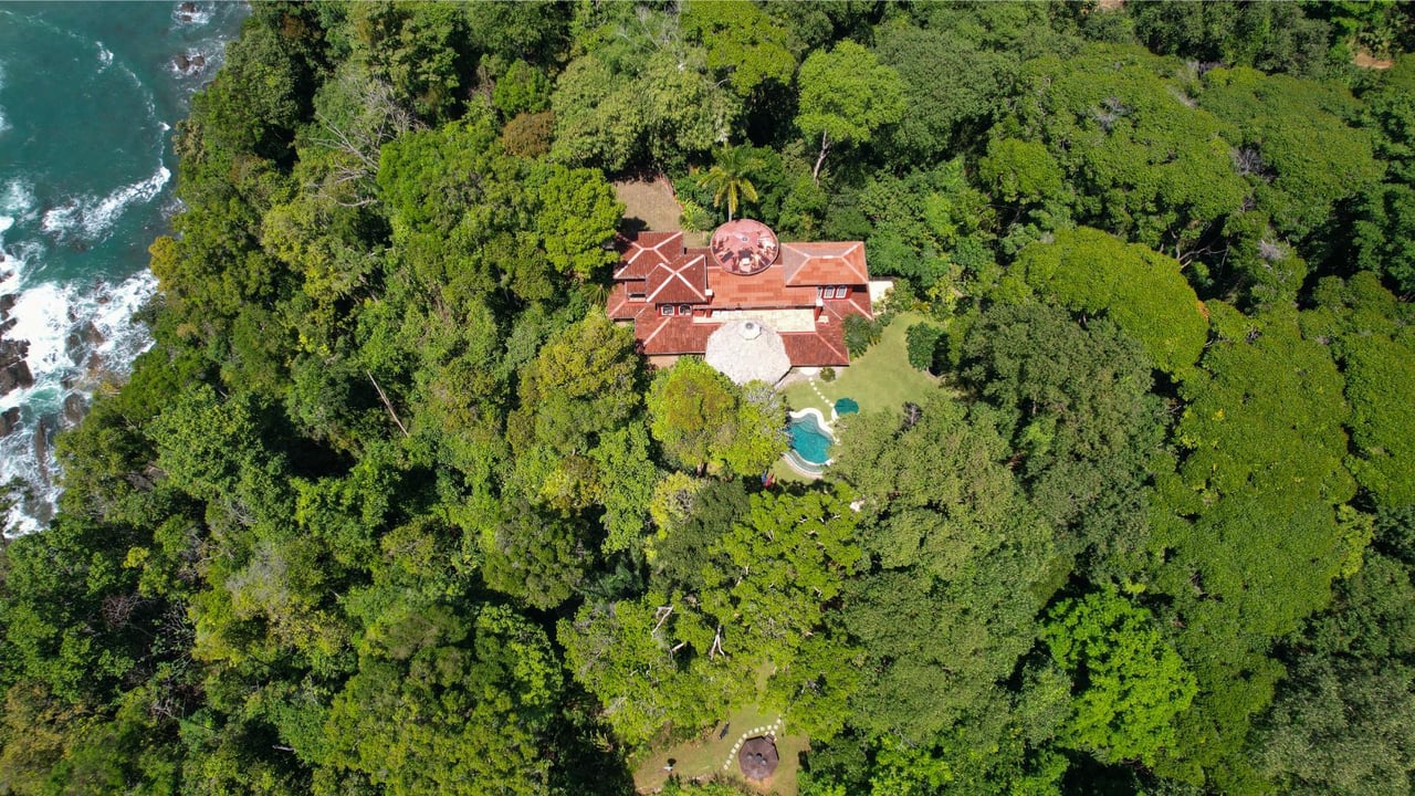 Colonial Oceanfront Estate, Dominical, Puntarenas
