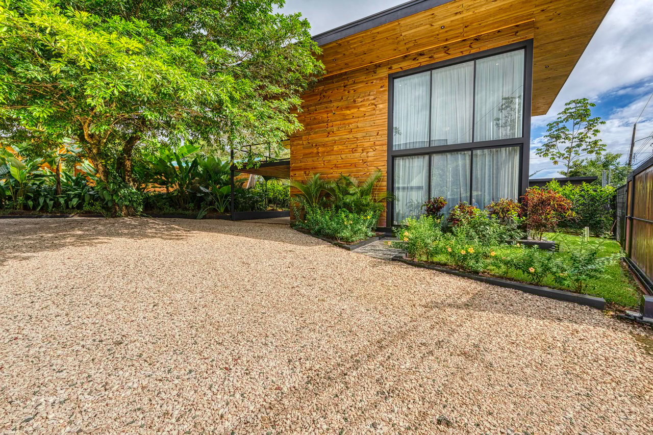 Modern Tropical Villas walking distance to Uvita Town