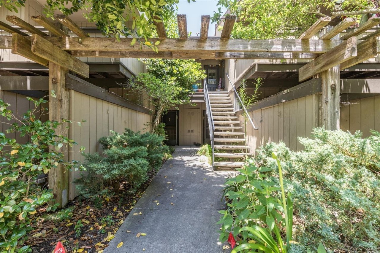 69 Creek Ct