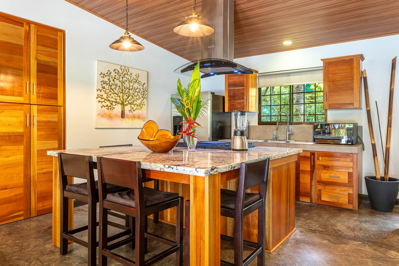 Uvita Garden Villa and Casita, 4 Bedrooms Total, Walking Distance To All