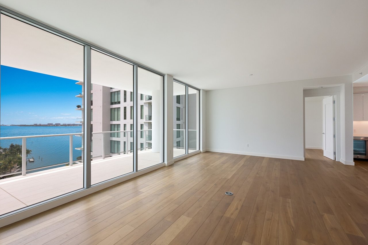 301 Quay Commons, #811