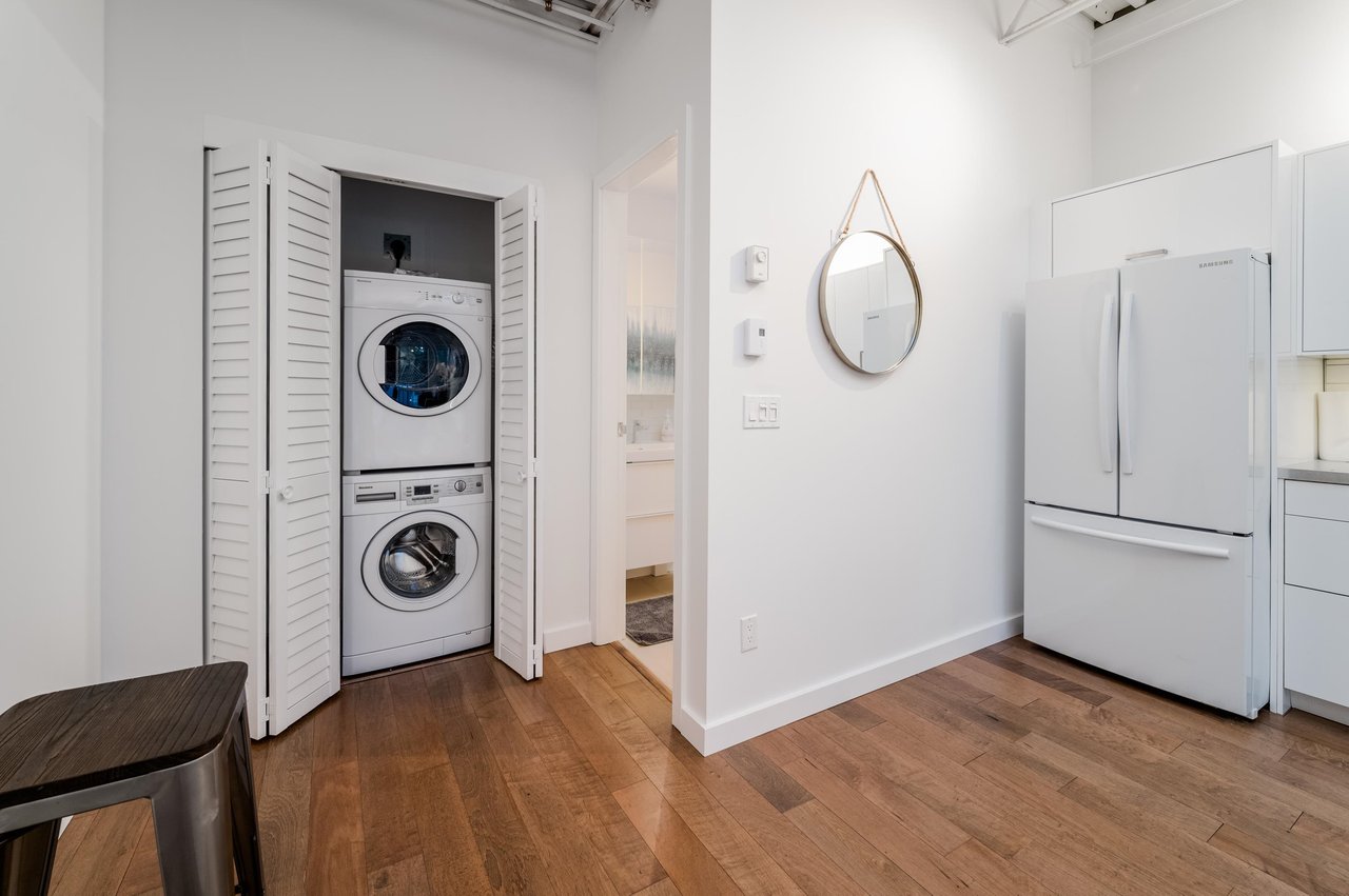 PH524-350 E 2nd Ave