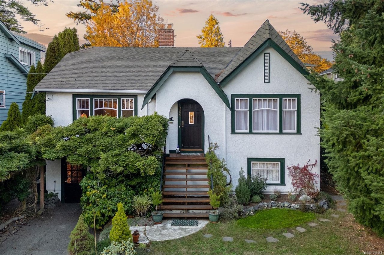 1924 Forrester St, Saanich