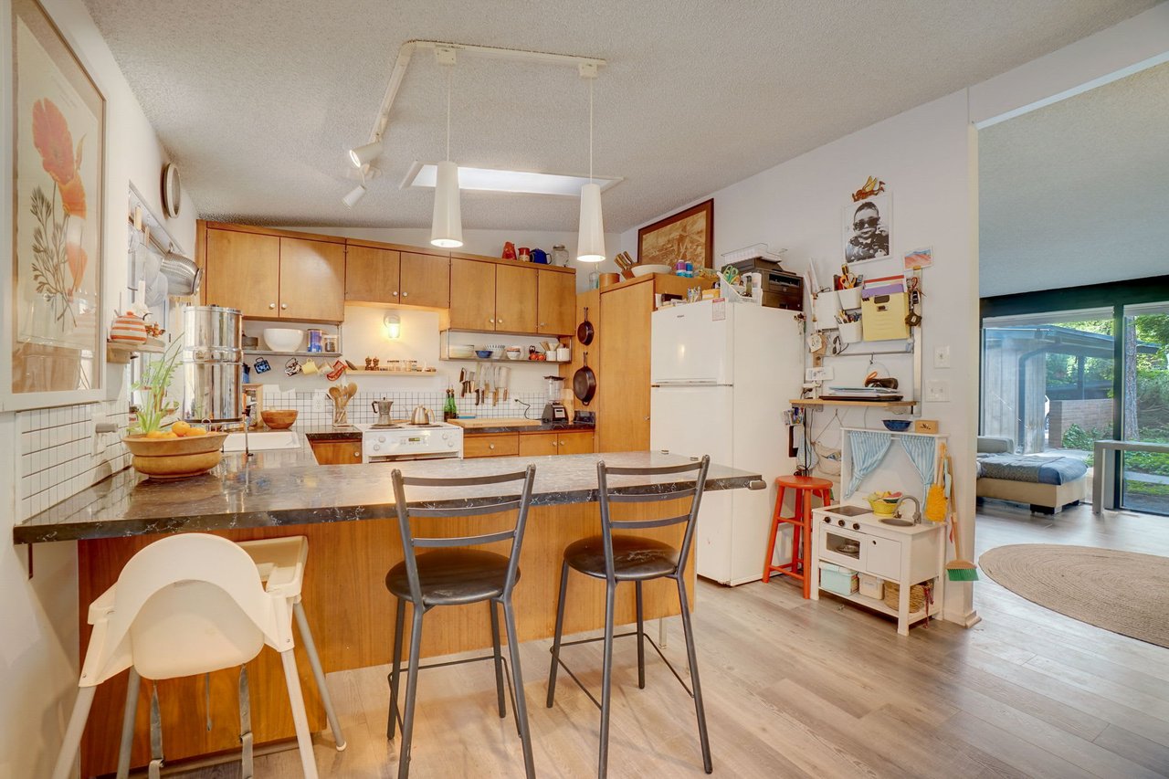 2167 E Claybourne Ave