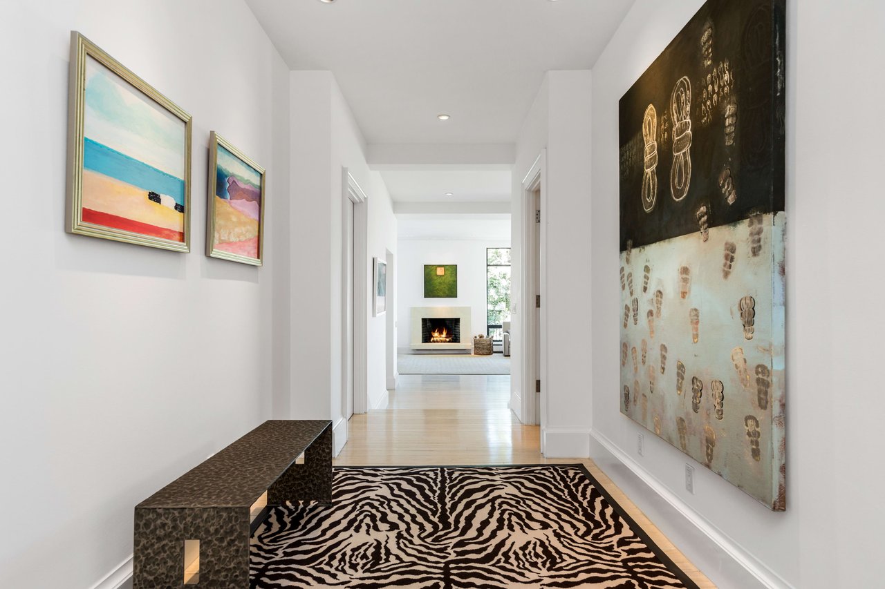 3,700sf+ Three Bedroom Condo With East Bay Views