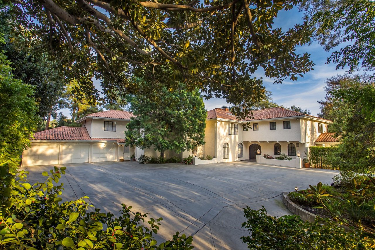 1218 Benedict Canyon Dr