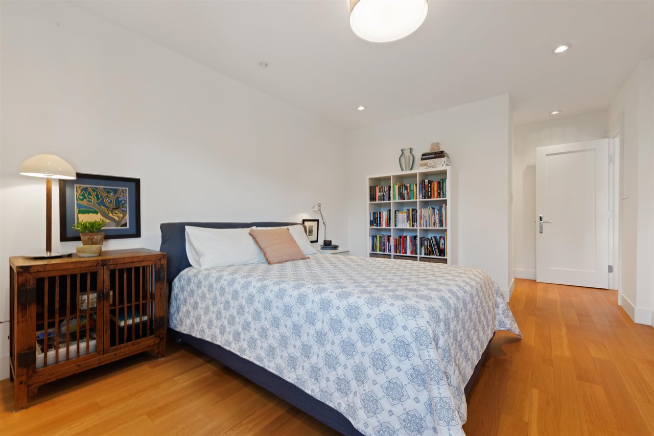 301-2255 York Ave