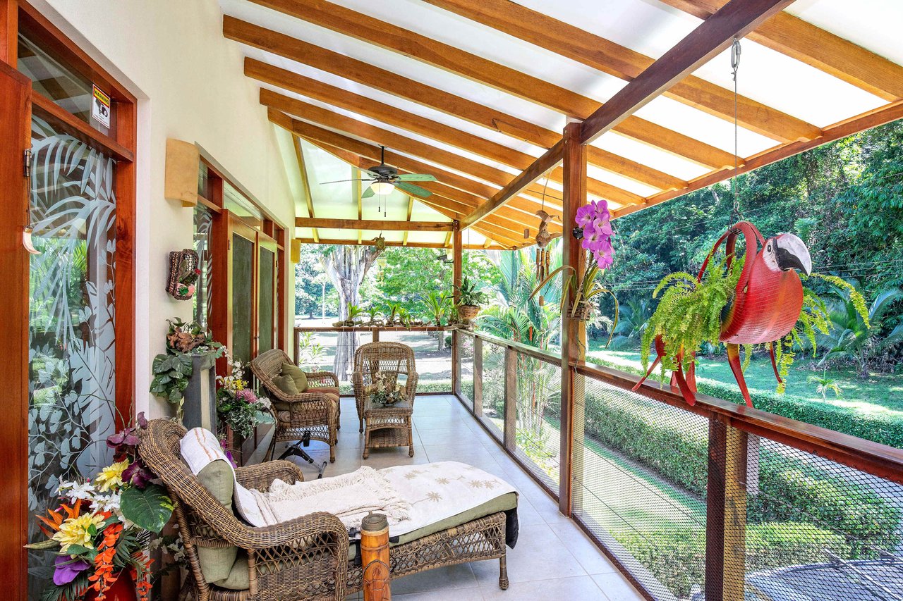 Wheelchair Friendly- 2 Bedroom house in a Quiet Community