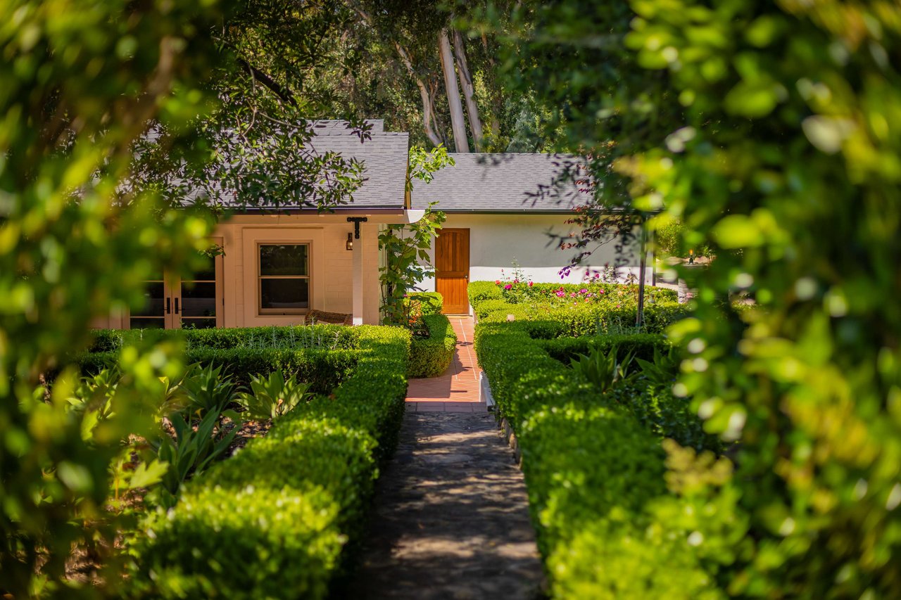 1221 Foothill Road