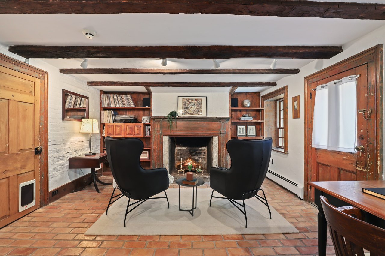 31 Plumbrook Road