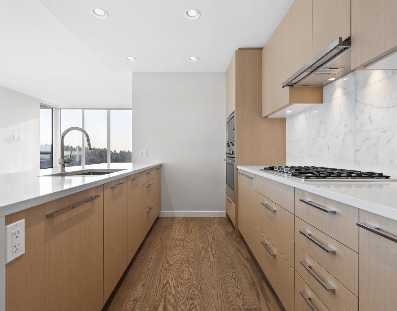 1106-3533 Ross Dr