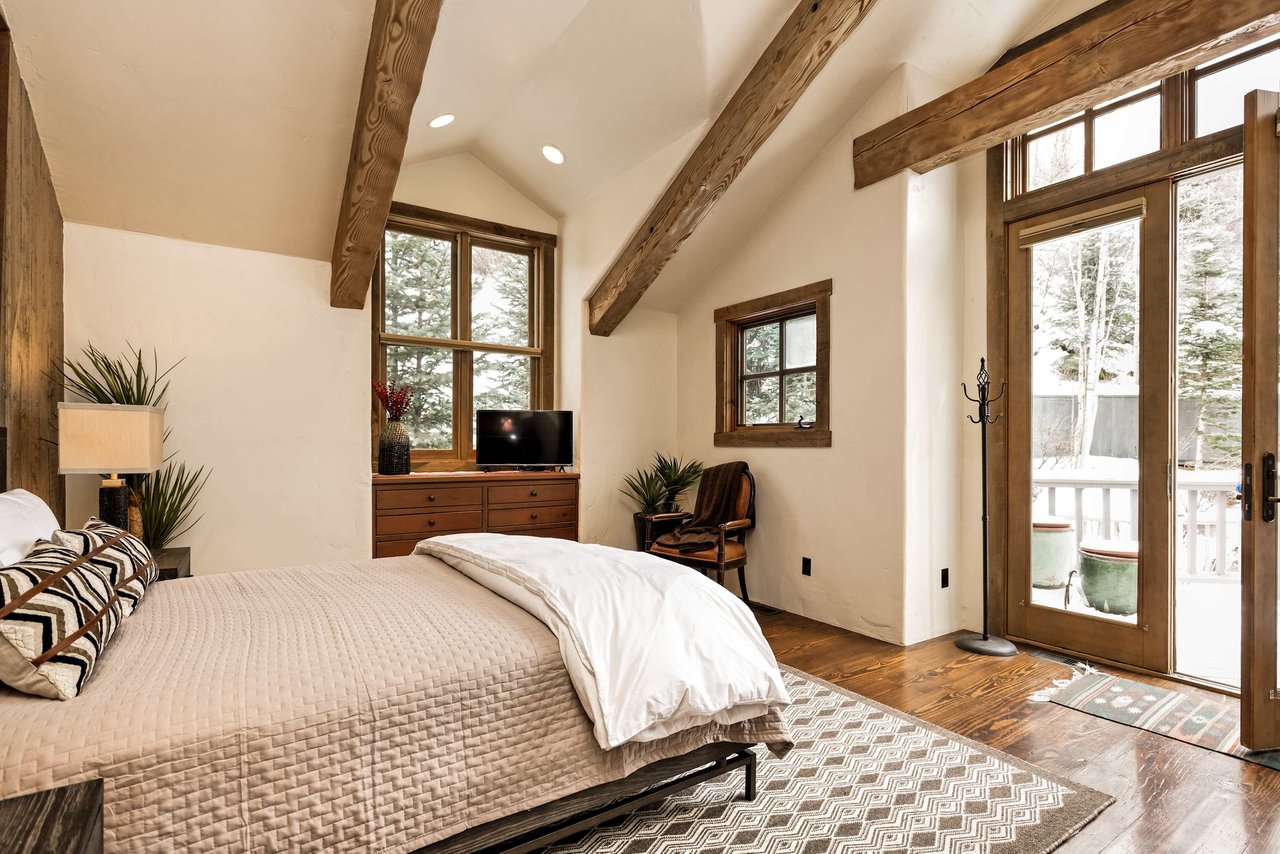 Peaceful One-Bedroom Guest House in Aspen!