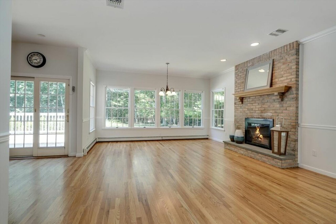 34 Settlers Landing Ln