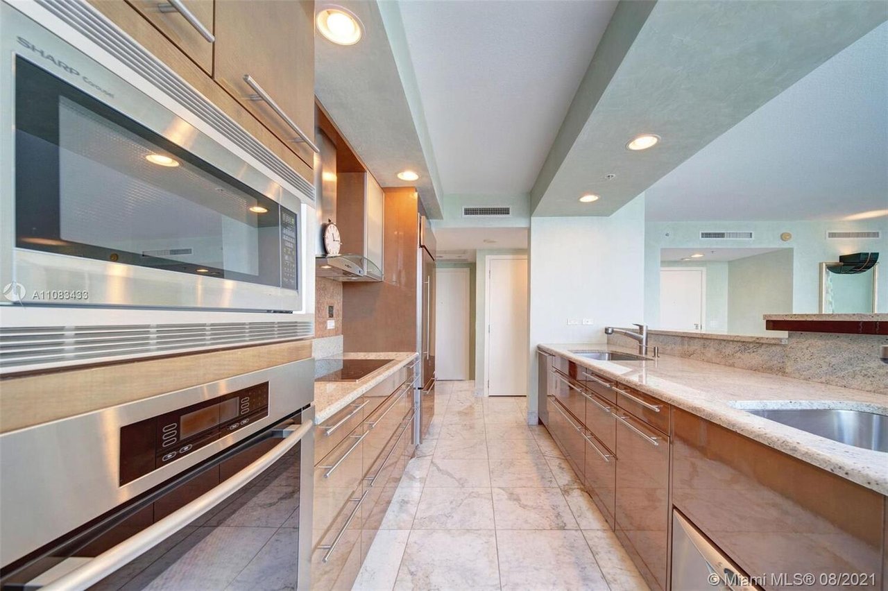 3801 Collins Ave, #501