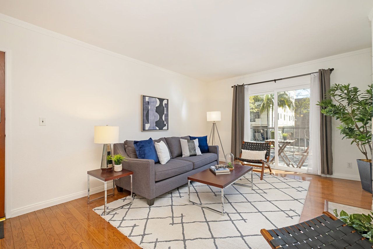 1827 Greenfield Avenue Unit: 102