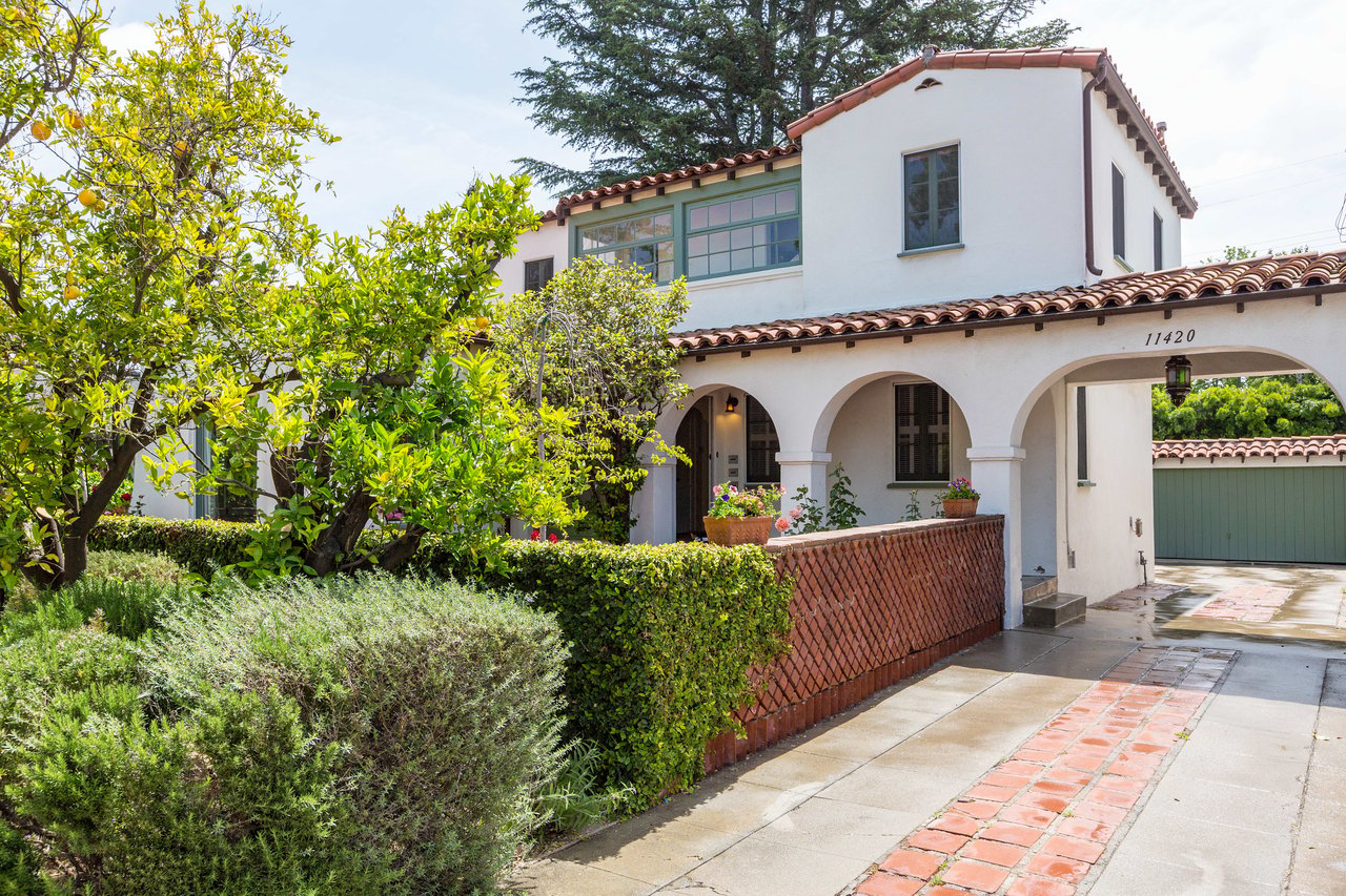 Romantic Spanish in Brentwood Glen