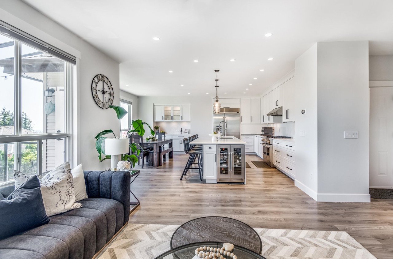12 Greenleaf Dr