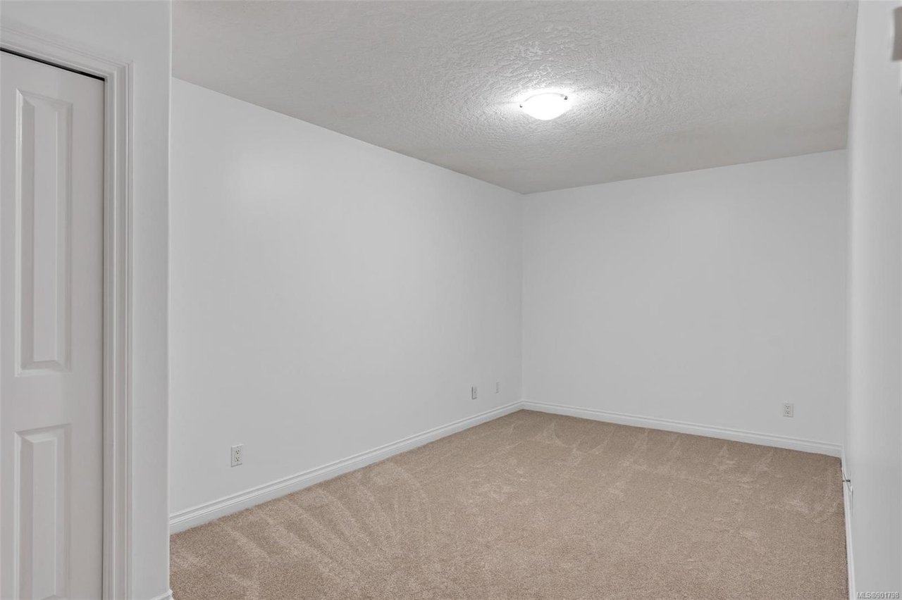 2-1405 Mallek Cres