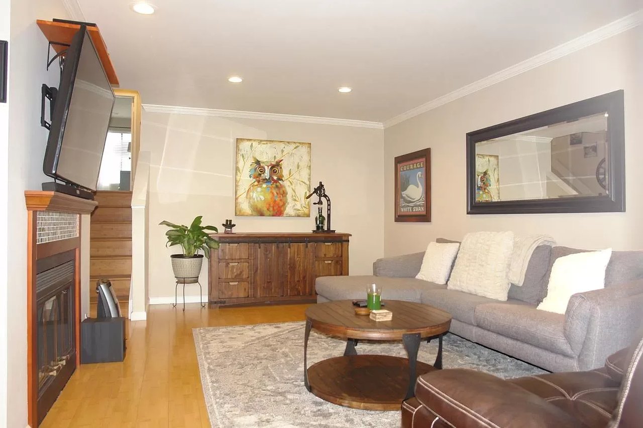 856 La Barbera Dr