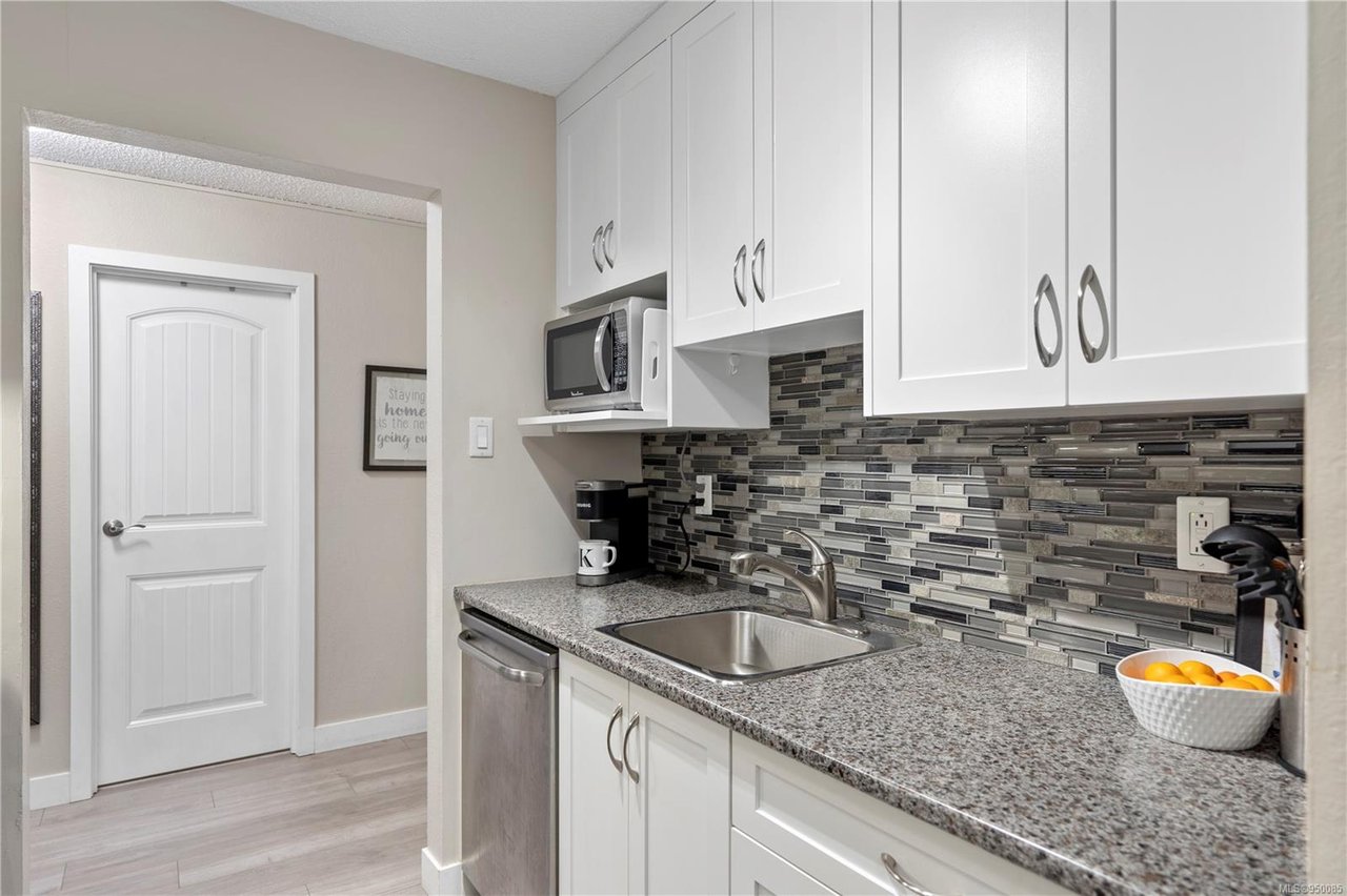 311-1025 Inverness Rd, Saanich