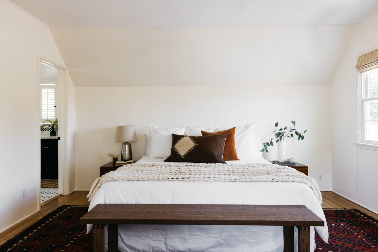 Modern Cape Cod in premier  Silver Lake