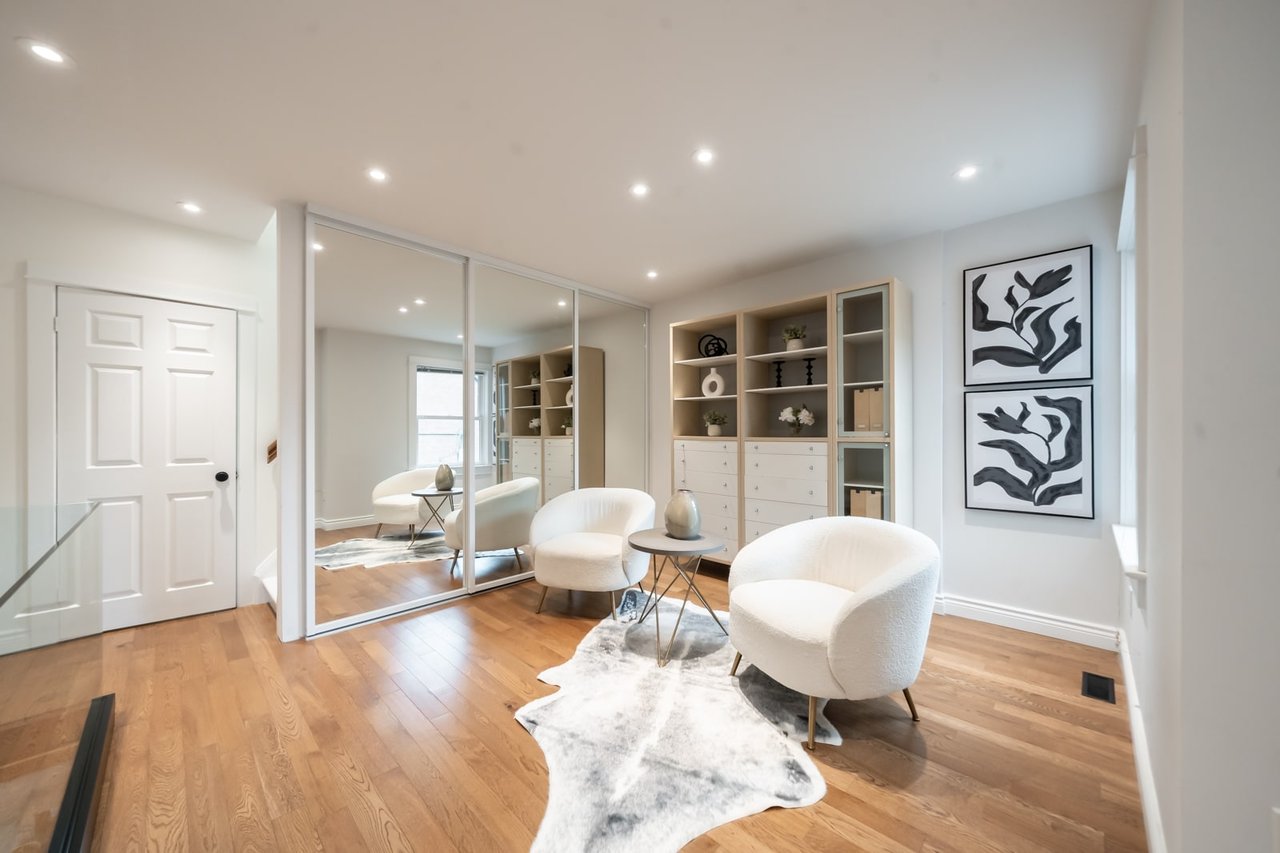 223 Indian Rd Cres