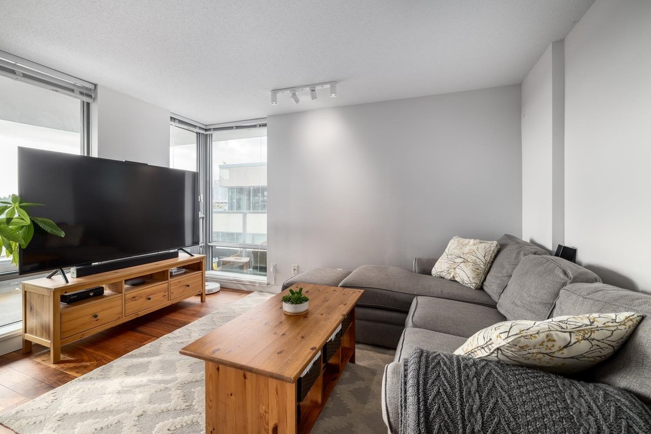 606-587 W 7th Ave