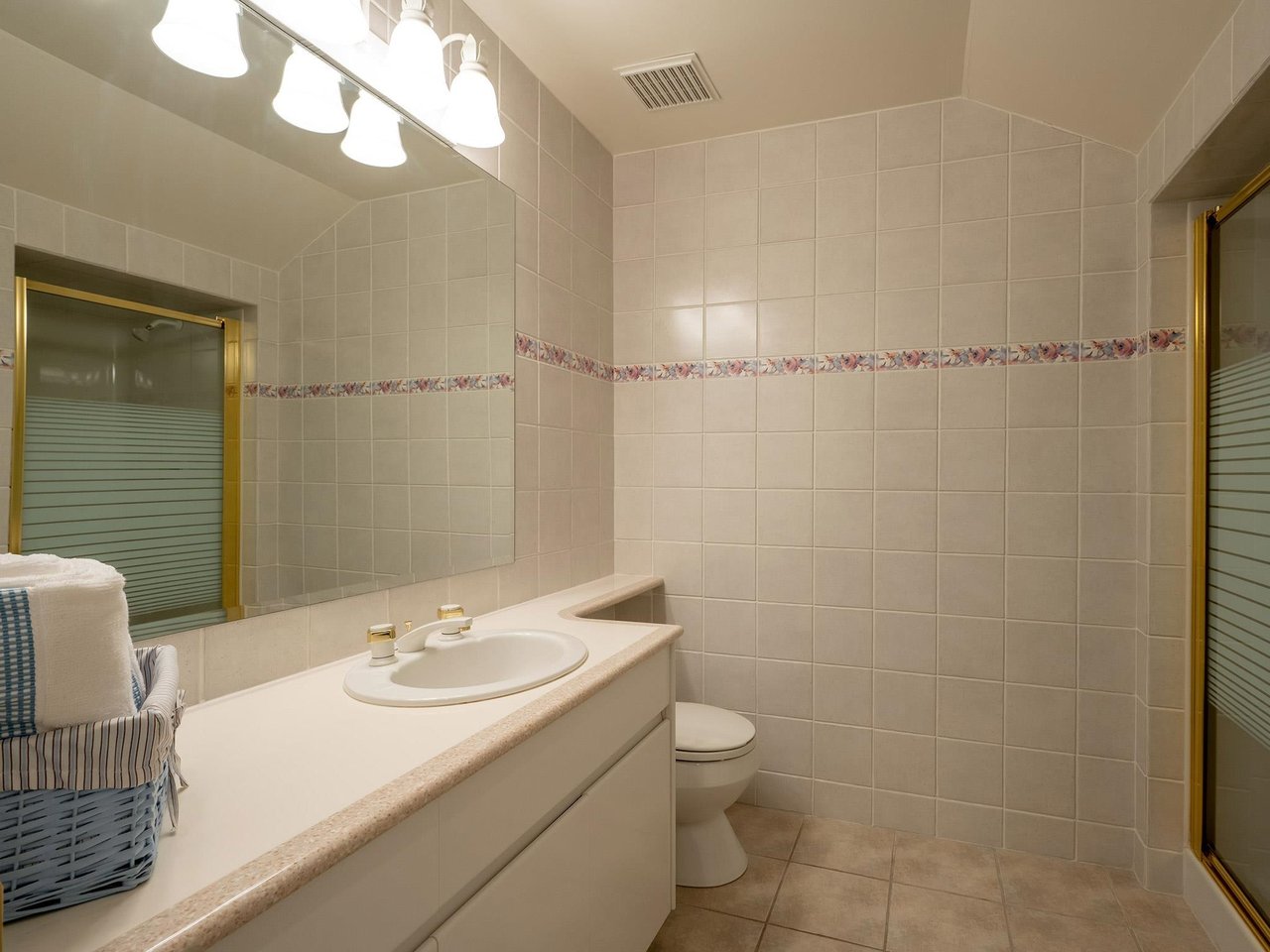 9-3554 Falcon Cres