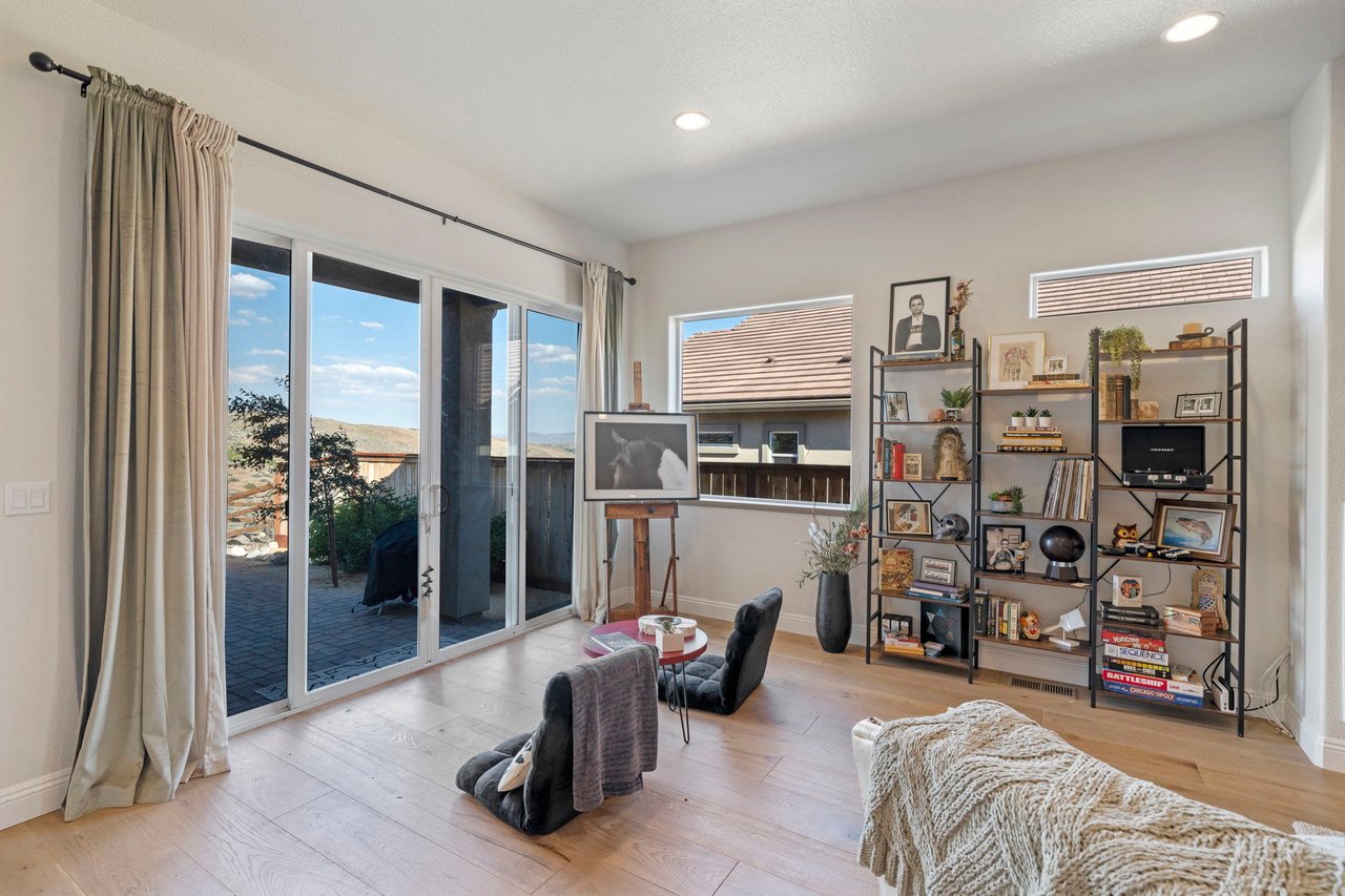 STUNNING SOMERSETT HOME