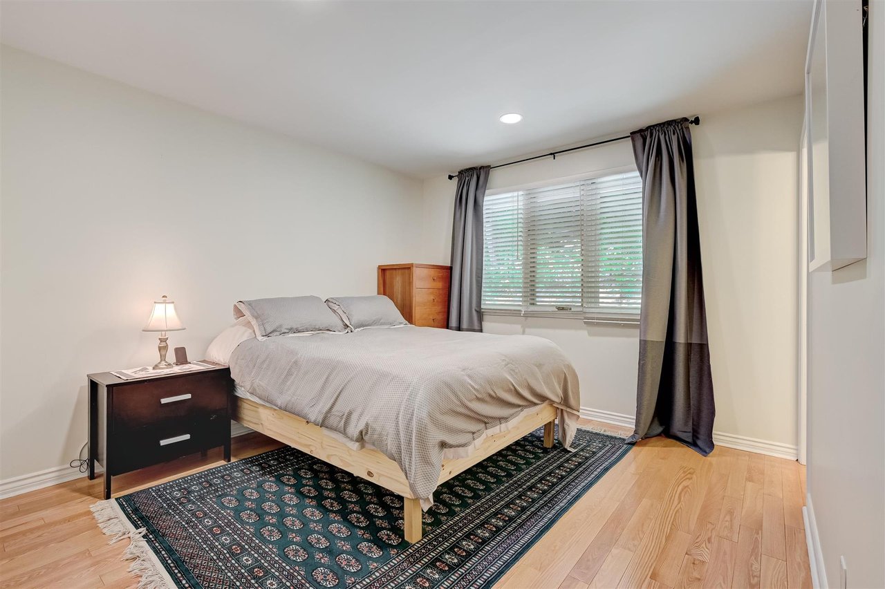 26 Bethune Blvd