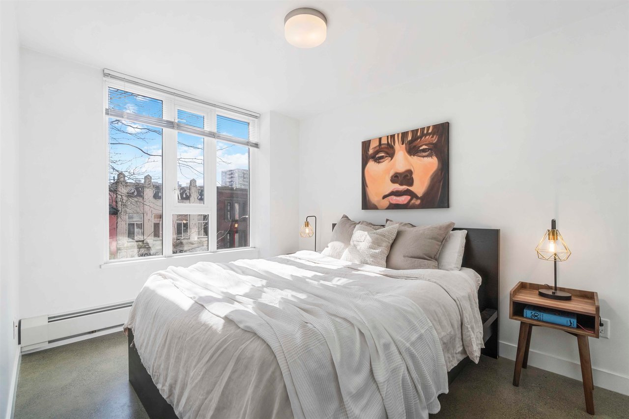 303-231 E Pender Street, Vancouver