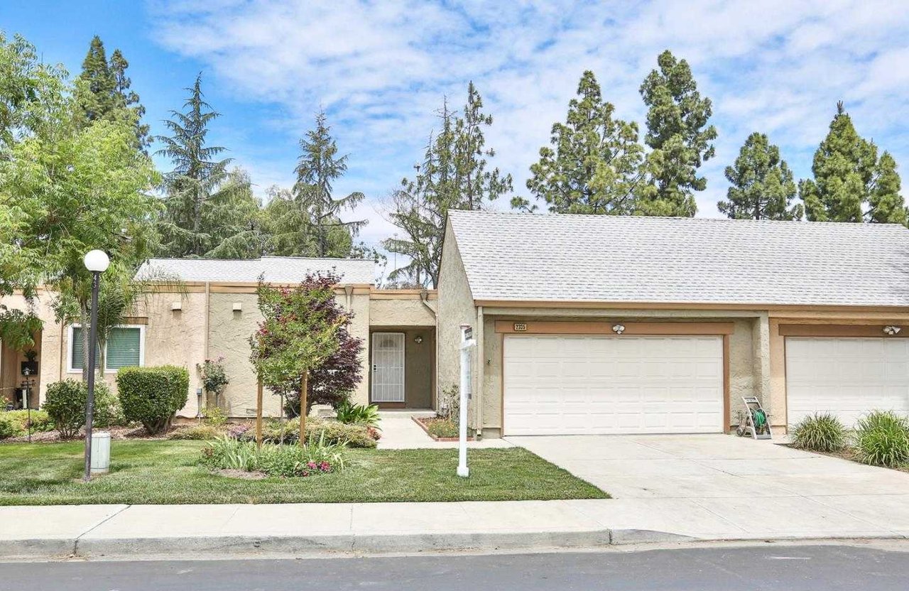 2335 Avenida De Guadalupe