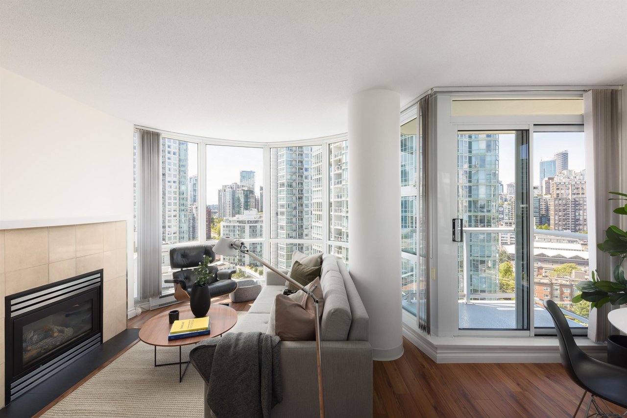 2106-1077 Marinaside Cres