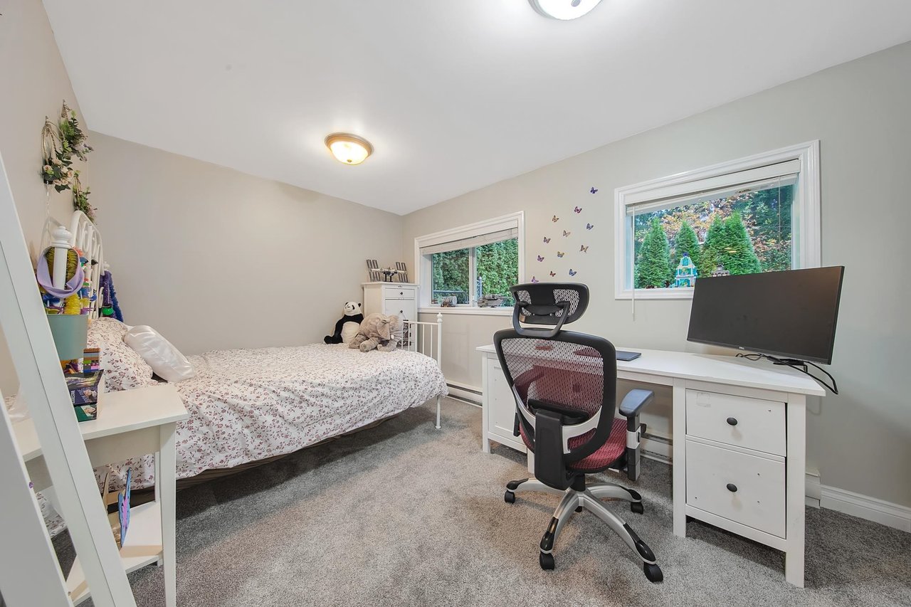 1650 Deep Cove Rd