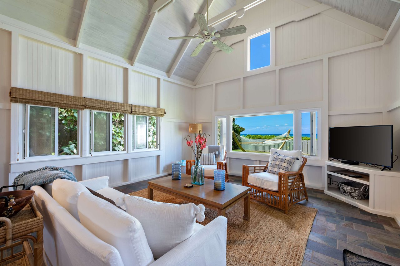 Waialua Beachfront Cottage