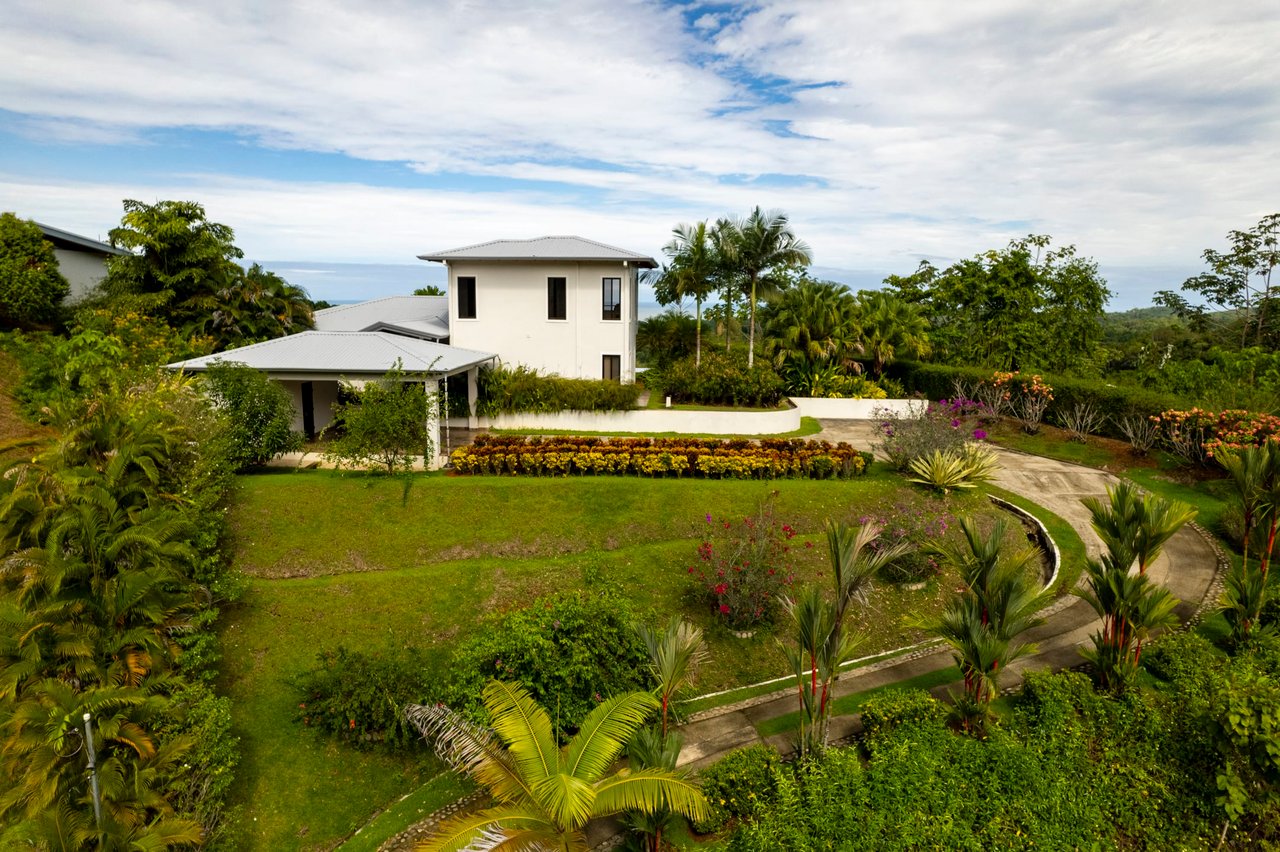 ELEGANT OJOCHAL LUXURY HOME IN PHASE 11 WITH OCEAN AND MOUNTAIN VIEWS