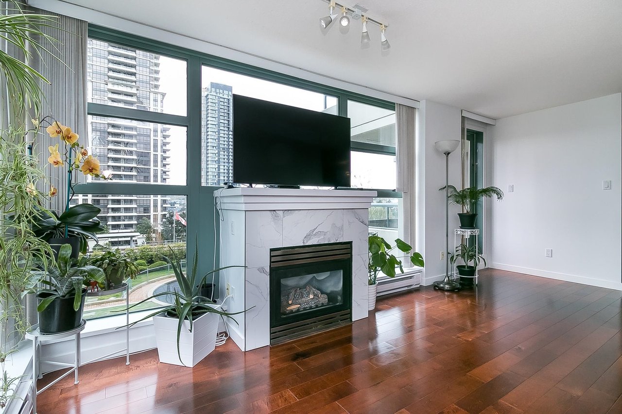 504-4388 Buchanan St
