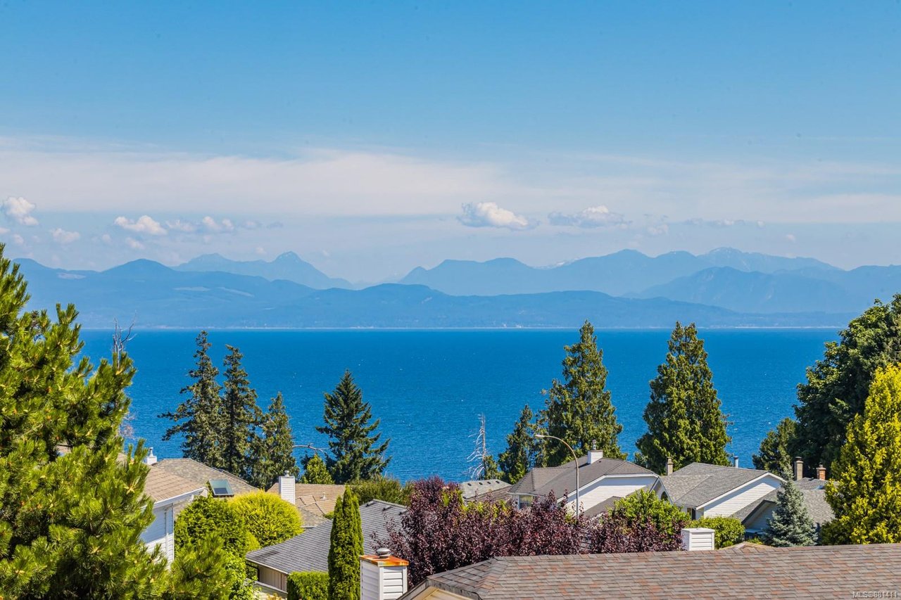 5270 Catalina Dr, Nanaimo