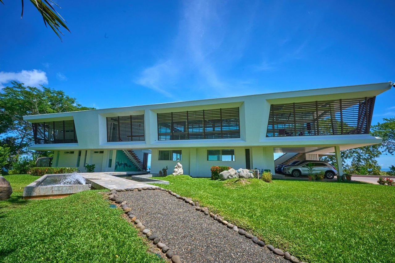 Hilltop Luxury Heliport Estate, Jaco, Puntarenas