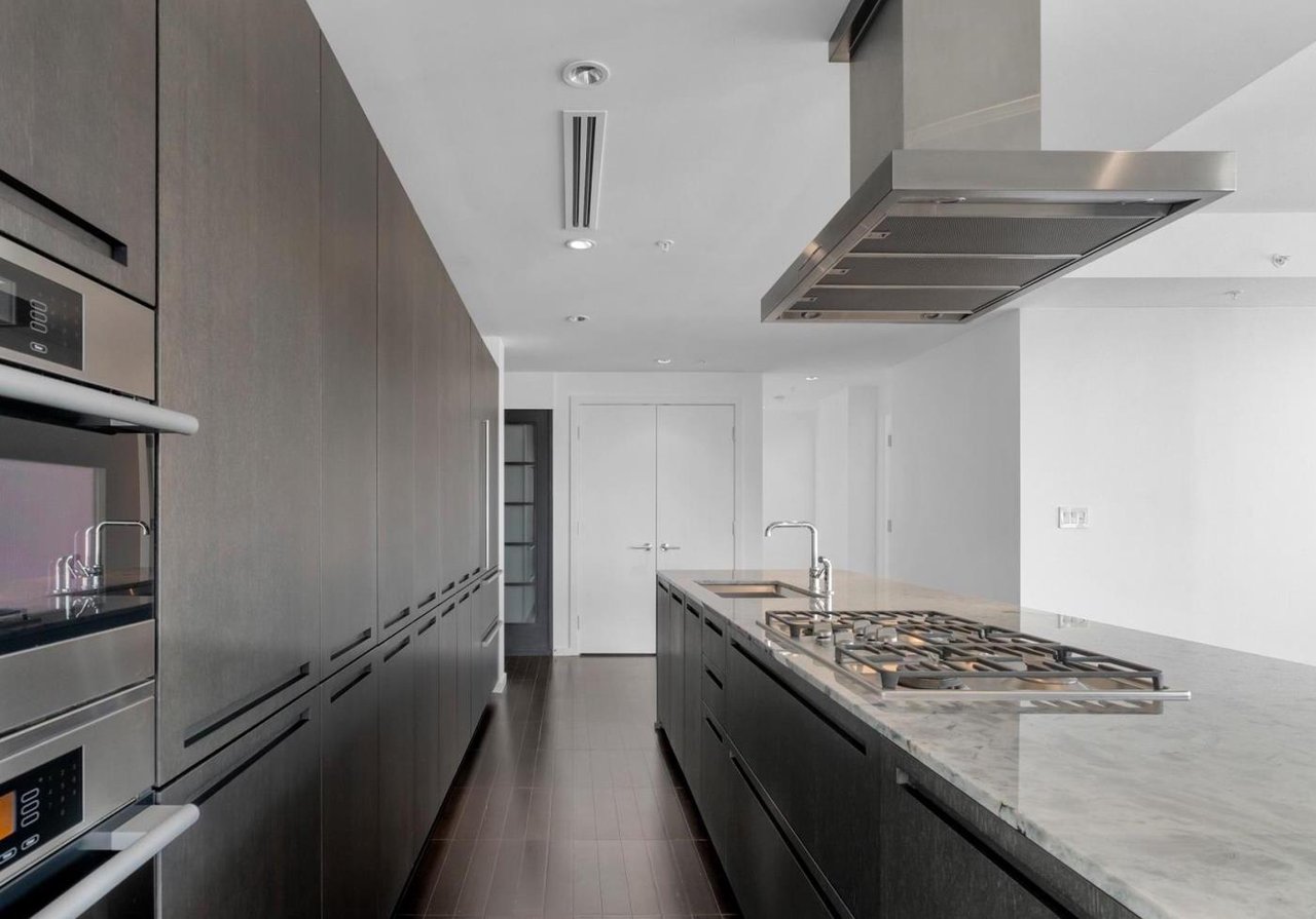 Suite 4806 -180 University Avenue