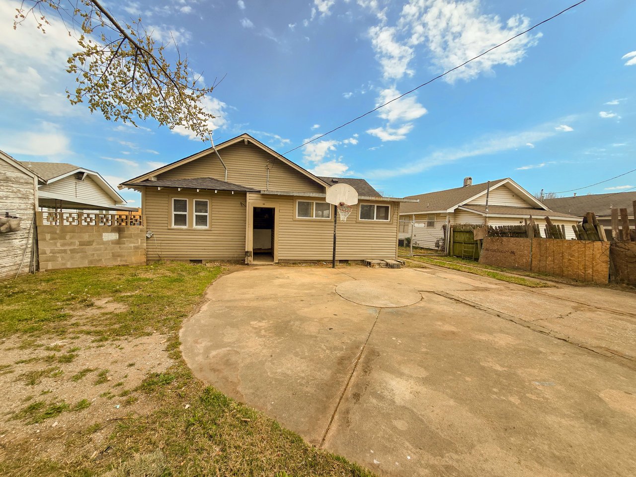 810 N Kickapoo