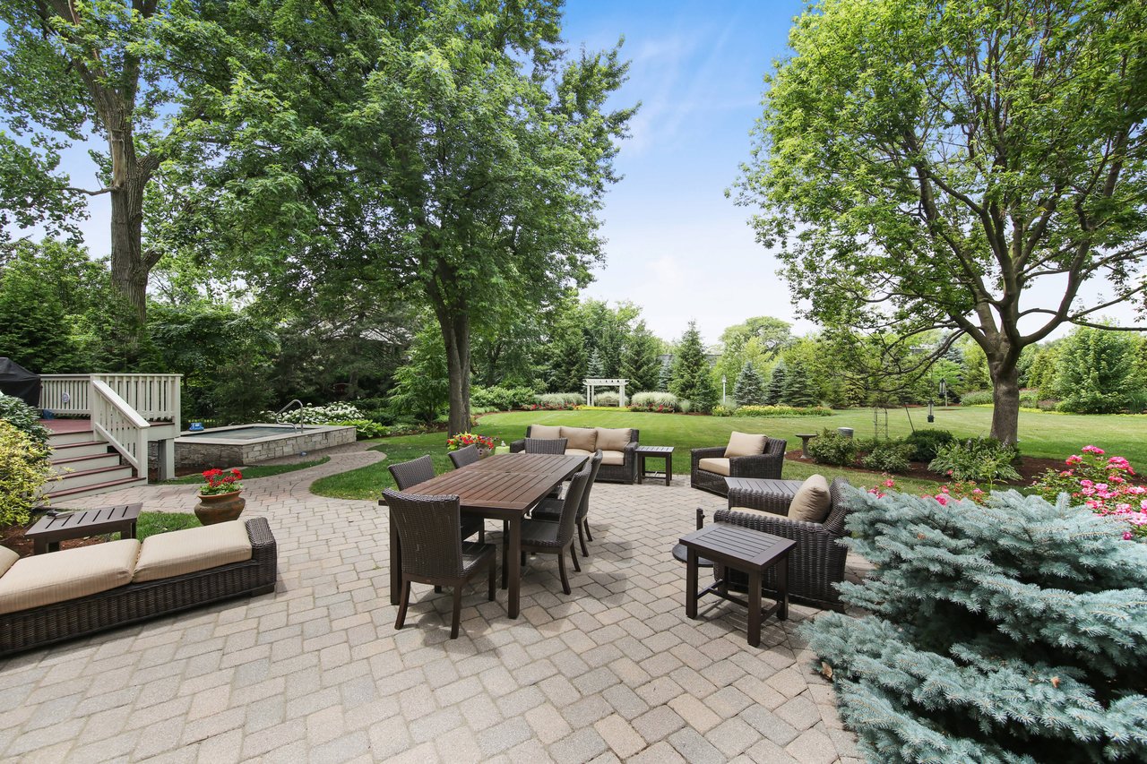 Chic & Elegant Home Near High School