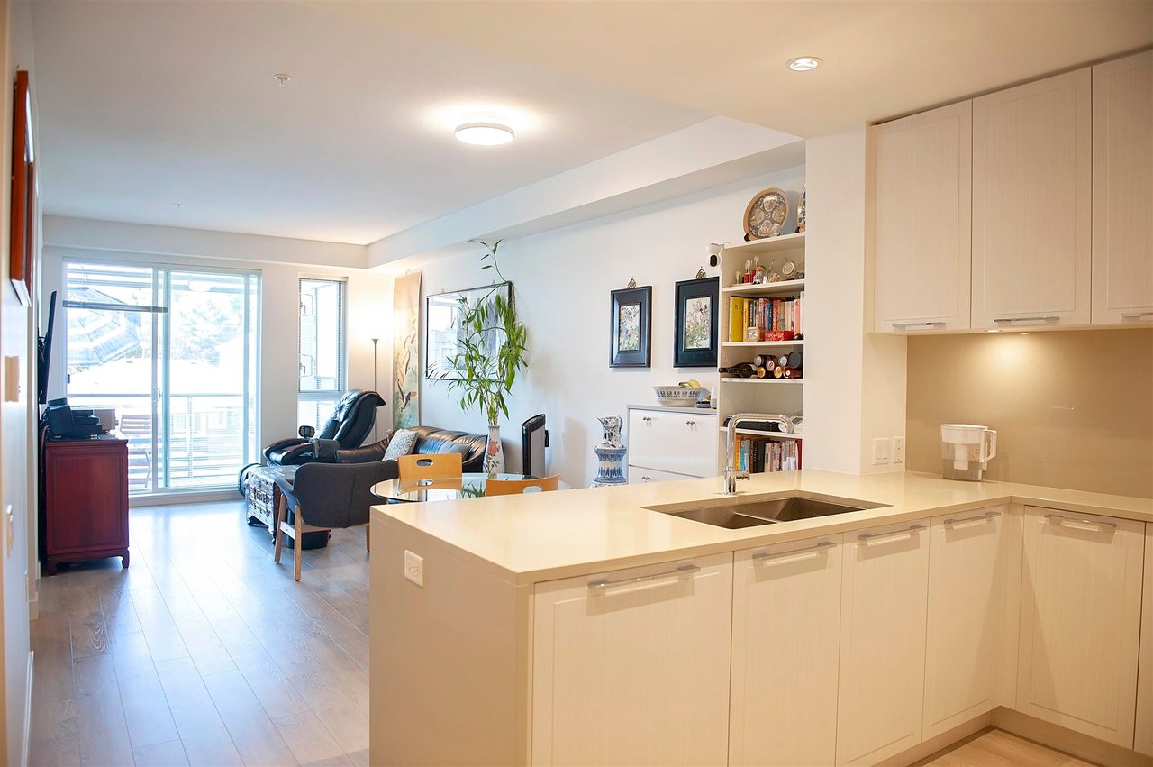 306-6677 Cambie St