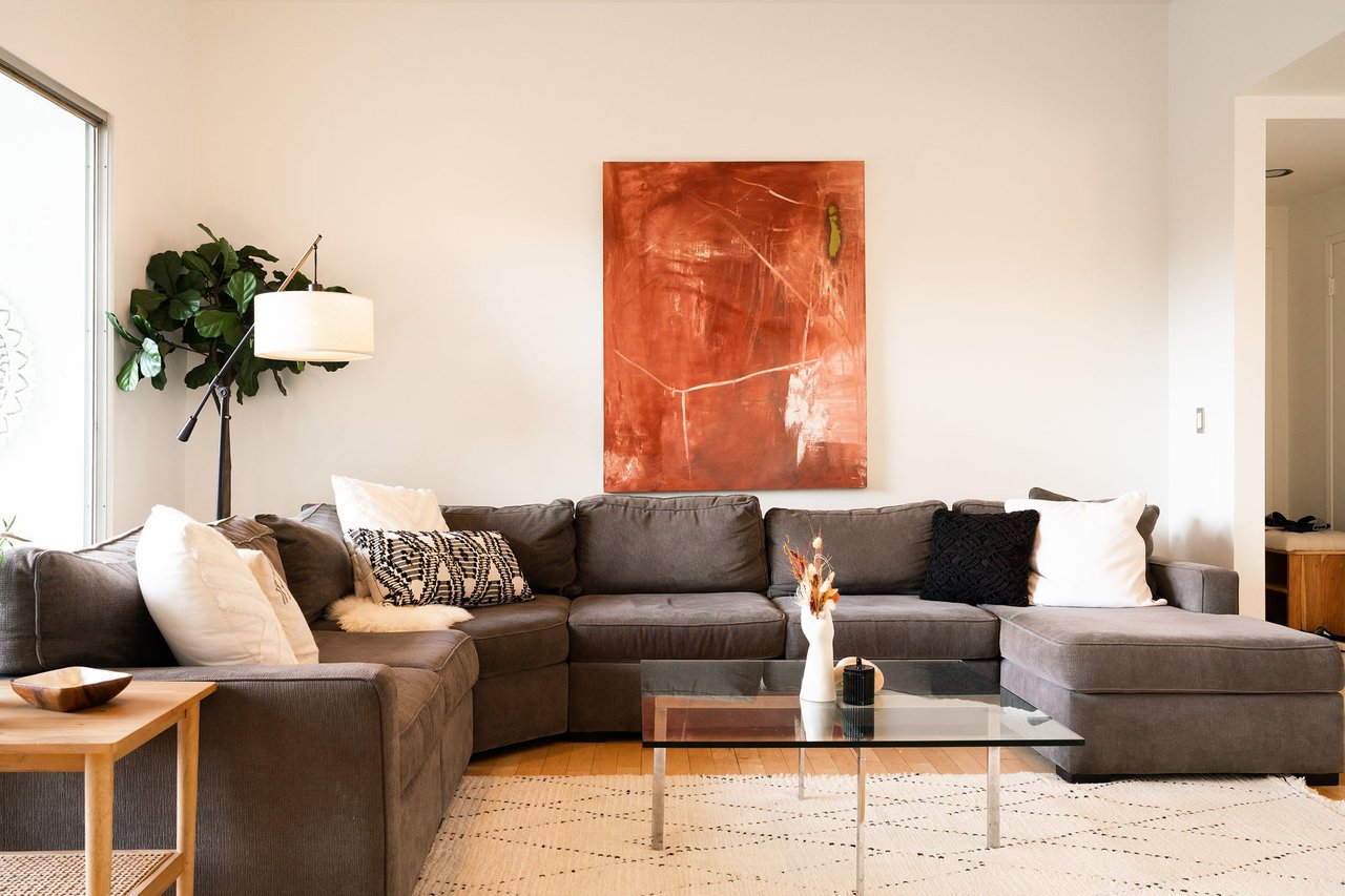 deLIGHTfull Mid Century in the Studio City "Donas"