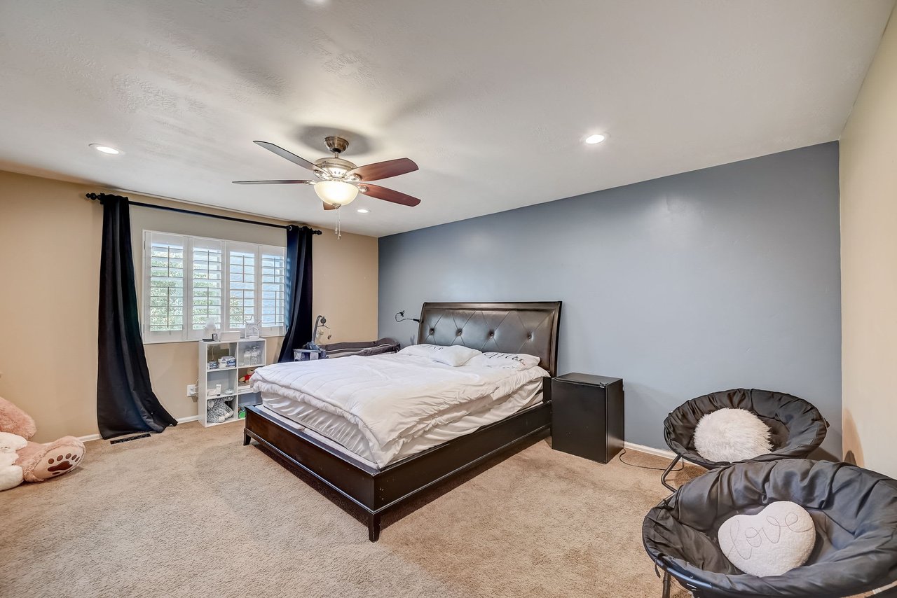 539 E Fireice Rose Ln