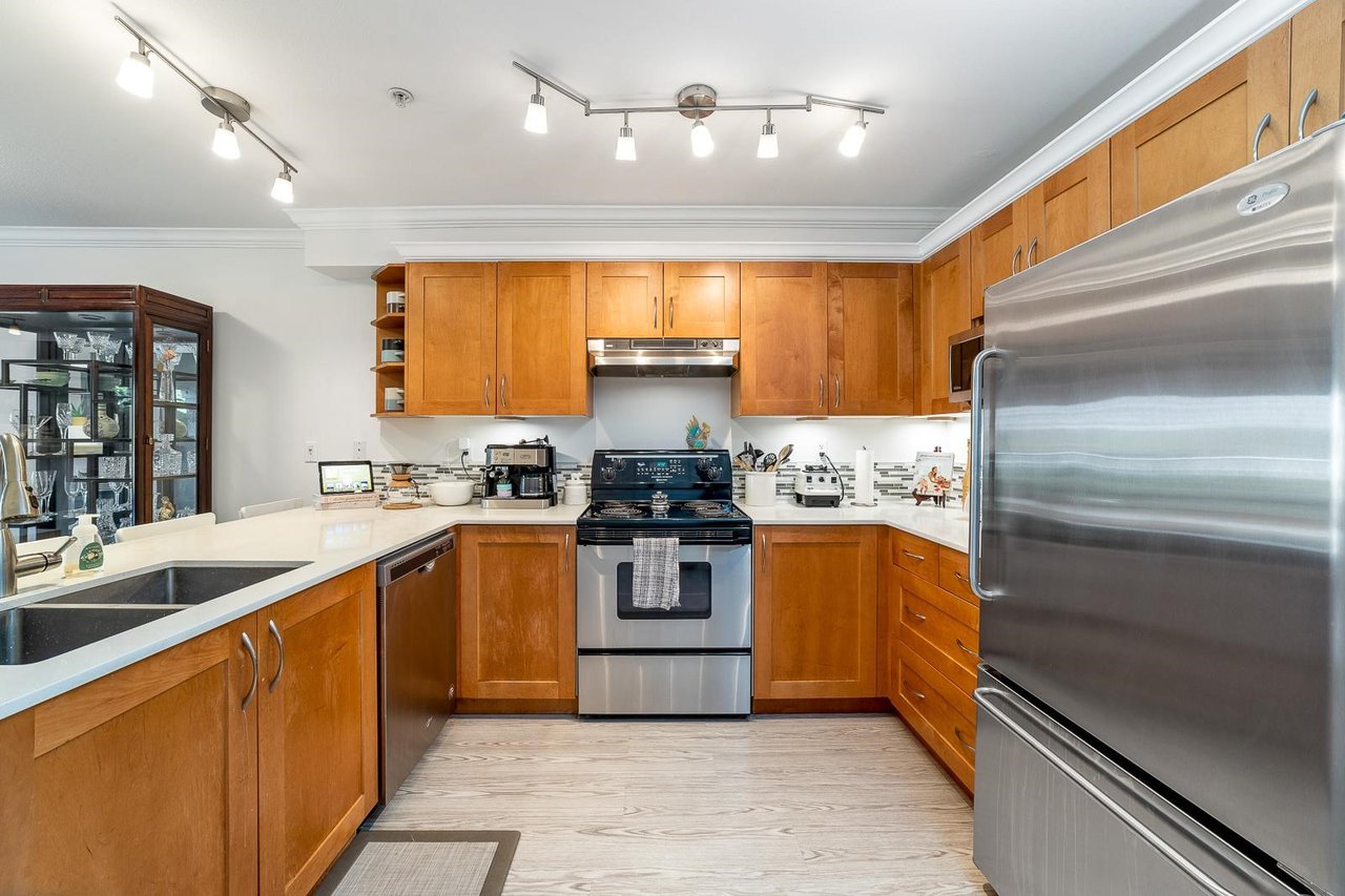 110-15621 Marine Dr