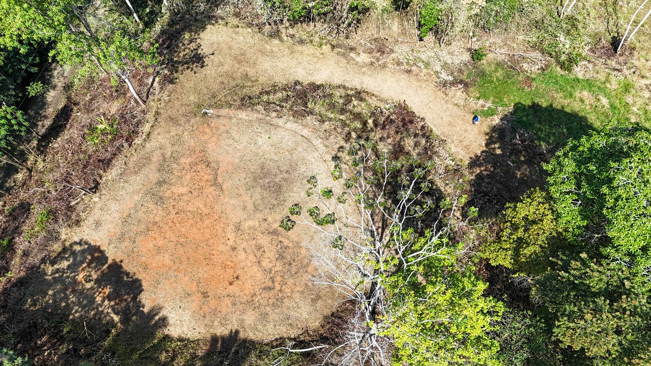 An elevated 1.2 acres lot with two plantels, panoramic mountain and jungle views.