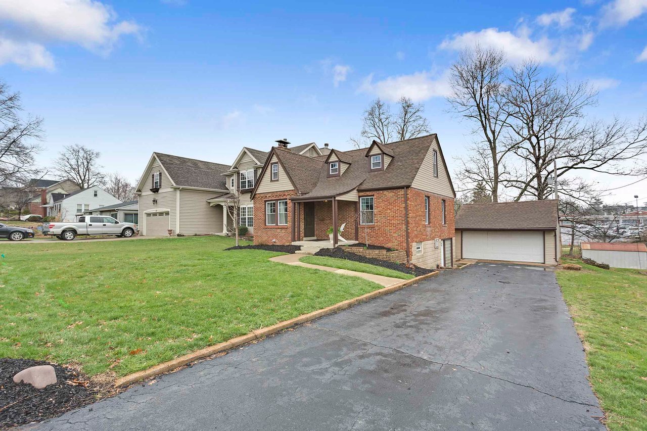 Chic Meets Functional in Des Peres