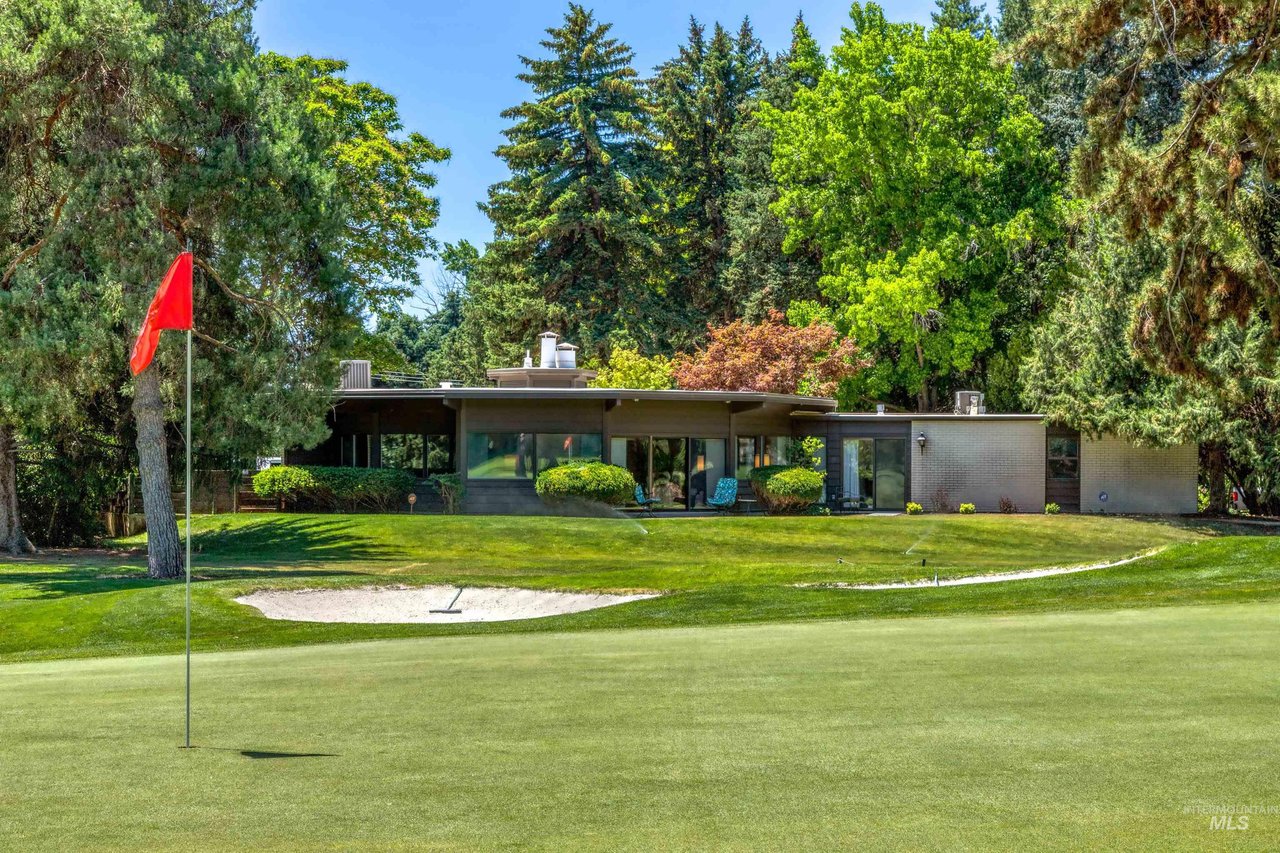 The Brookover House on the 18th Hole at Hillcrest Country Club